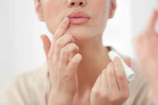 Sollte man Sonnenschutz auf die Lippen auftragen 7