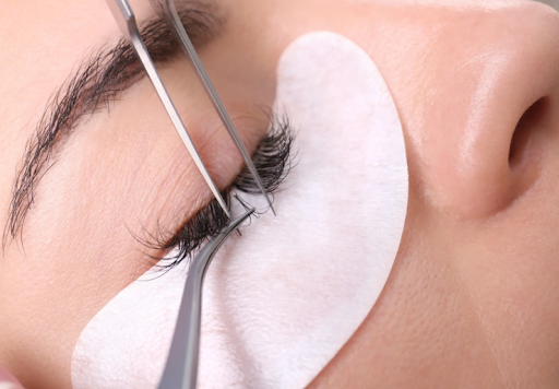 Sollte man Wimpern curlen oder Wimpernverlaengerungen machen 3 1