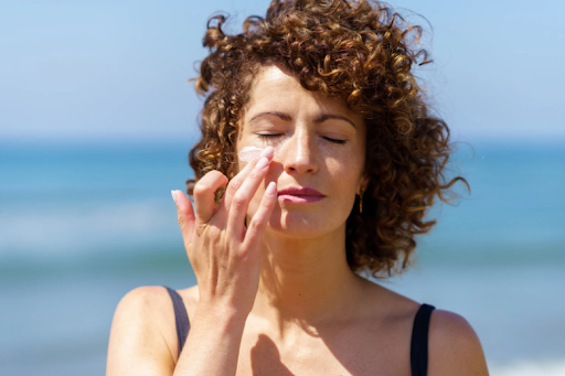 Sollte man zuerst Feuchtigkeitscreme oder Sonnencreme auftragen 1